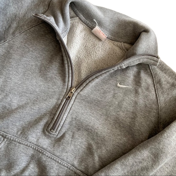 🔴 SOLD 🔴 Nike Sweater - Picture 2 of 3